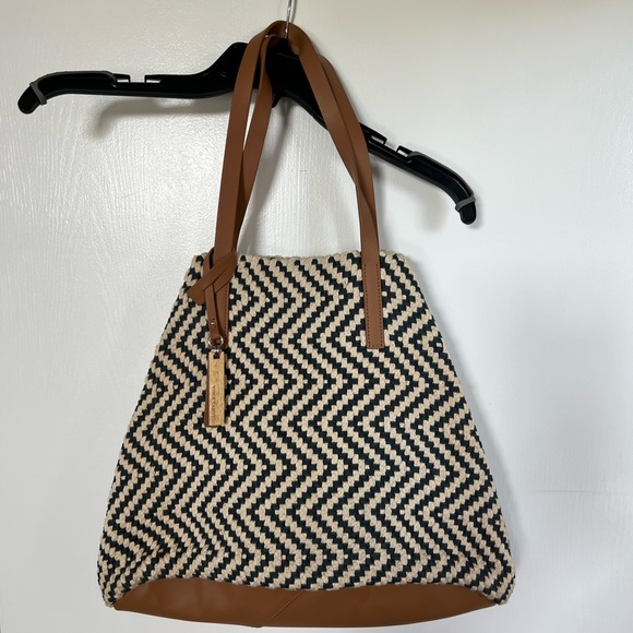 Vince Camuto Accessories - Vince Camuto large handbag